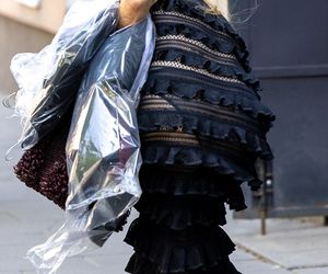 Monika Olejnik. W falbanach pogubiła pranie