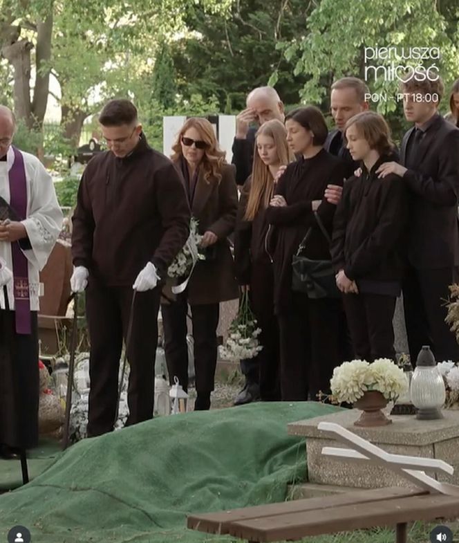 Pierwsza miłość odc. 4045. Pogrzeb córki Kingi i Janka