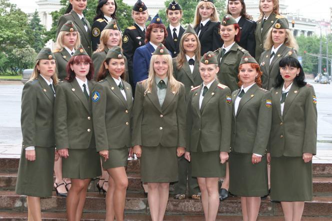 Oto tajna broń Putina! Uszminkowane żołnierki i wybory miss armii