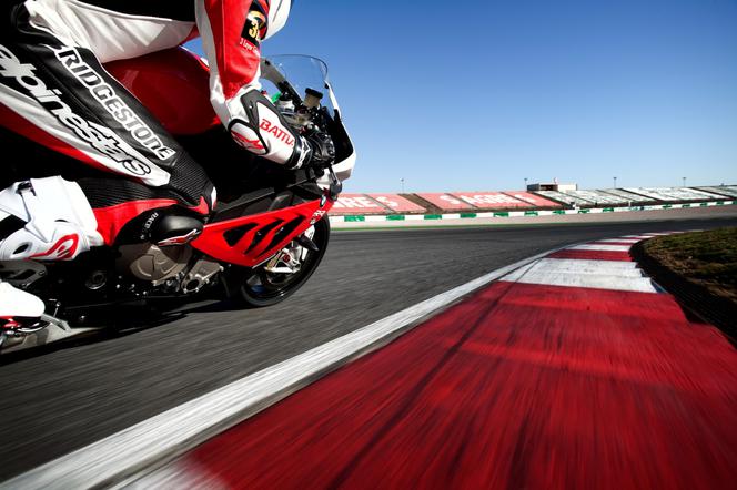 Jak jeździć motocyklem i nie zrobić sobie krzywdy? Oto kilka rad eksperta