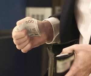 Daniel Obajtek szpanuje pięćsetkami