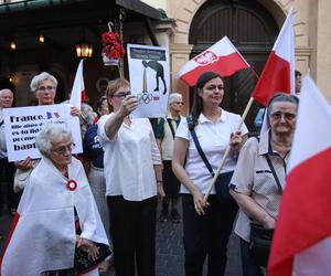 „Stop Obrażaniu Katolików”. Protest w Krakowie po inauguracji IO