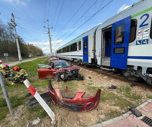 Pociąg zderzył się z osobówką! Są poszkodowani! Duże korki na zakopiance
