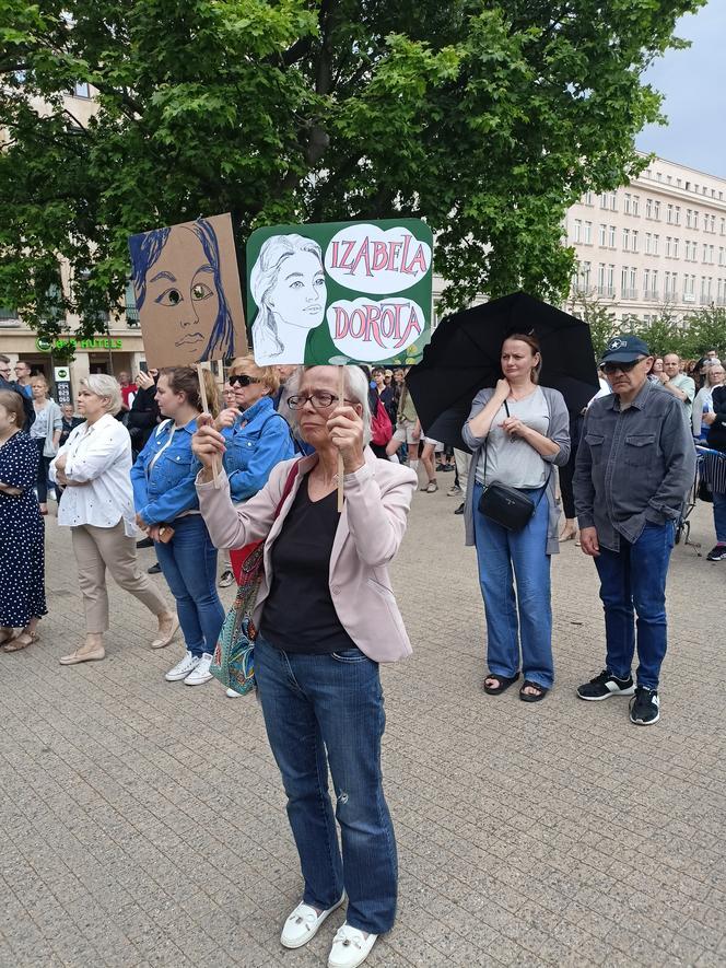 Protesty "Ani Jednej Więcej!" w całej Polsce. Kobiety wyszły na ulice po śmierci Doroty