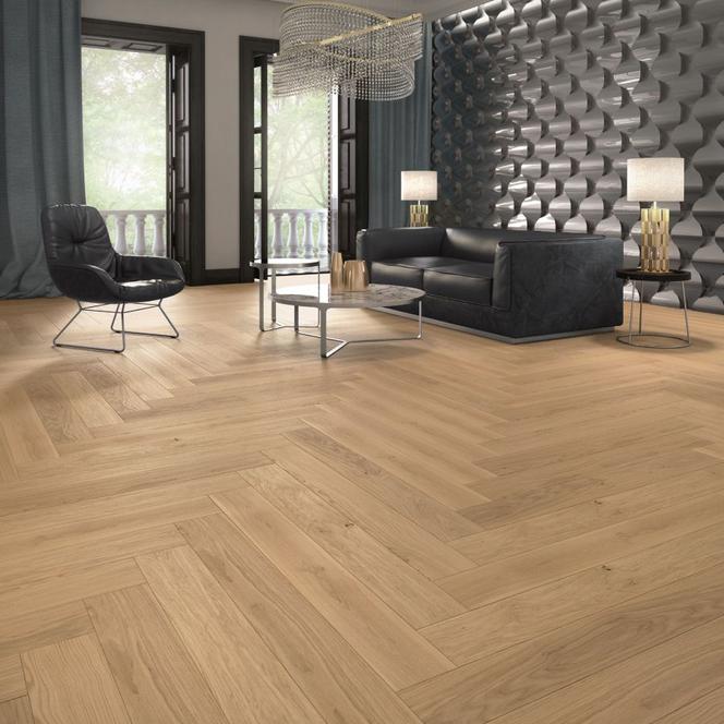 Podłoga z jasnego drewna w salonie w stylu modern classic