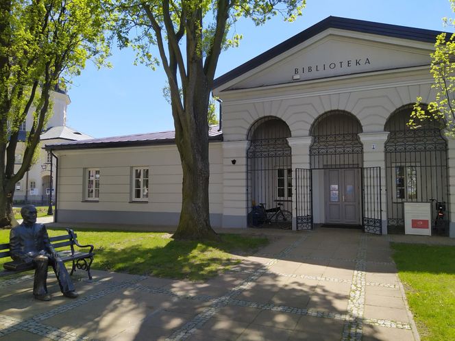 Miejska Biblioteka Publiczna w Siedlcach wiosną