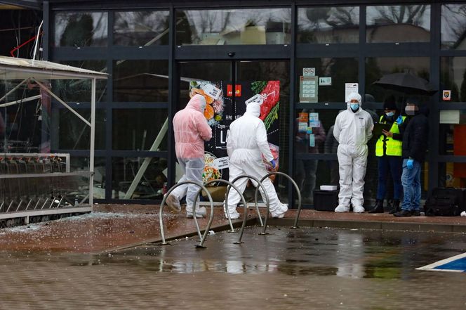 Huk, chaos i... pusta kasa! Złodzieje wysadzili bankomat i uciekli bez łupu!