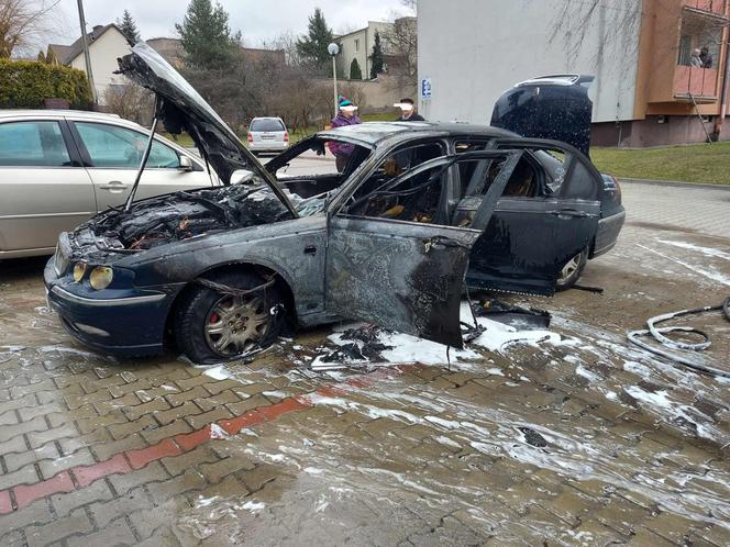 Pożar samochodu przy Wojska Polskiego w Starachowicach