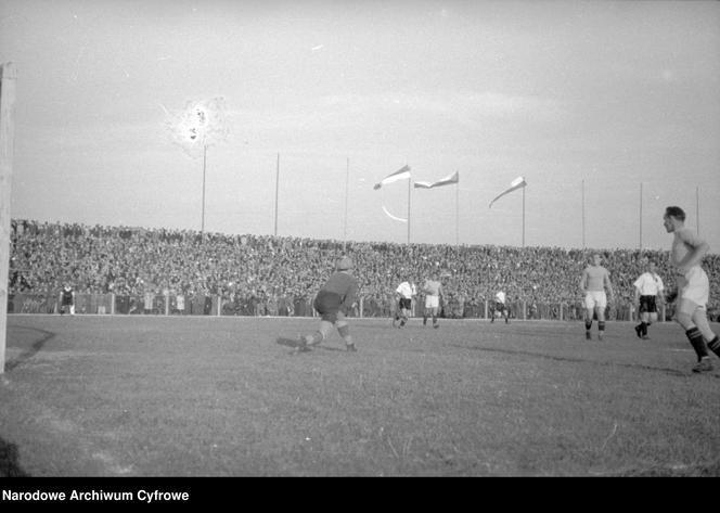 Stadion Legii Warszawa sprzed 90 lat. Na nim rozgrywano pierwsze mecze drużyny