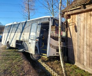 Zderzenie autobusu z autem osobowym w Rzepinku