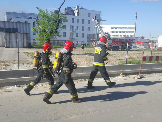 Kłęby dymu we Wrocławiu. Duży pożar na południu miasta