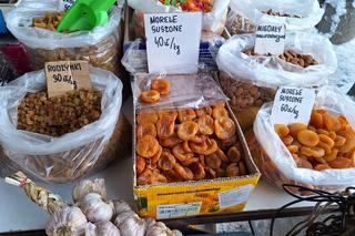 Ceny suszonych owoców i grzybów na targowisku