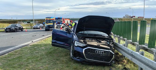 Samochód jechał pod prąd. Poważny wypadek na S5 koło Leszna