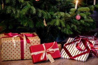 Życzenia wigilijne po angielsku, niemiecku i innych językach. Krótkie teksty na życzenia świąteczne w Boże Narodzenie 2023 w różnych językach świata