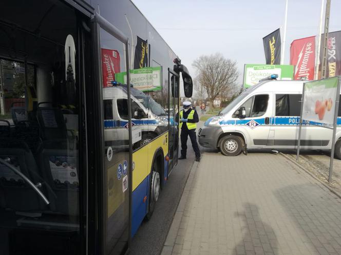 Tarnowscy policjanci kontrolują miejskie autobusy. Nie chodzi o sprawdzanie biletów! 