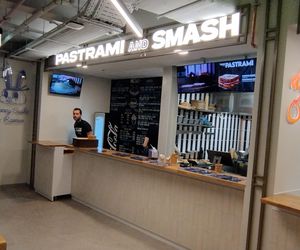 Krzywy Domek w Sopocie już otwarty. Nowy foodhall na mapie Trójmiasta