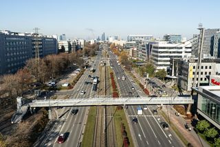 Charakterystyczna kładka nad ulicą Wołoską zostanie wkrótce wyburzona