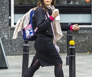 Jachira maluje się w tramwaju