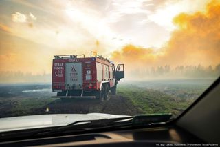 Rozszerza się pożar na terenie Biebrzańskiego Parku Narodowego! Na miejsce docierają kolejni strażacy 