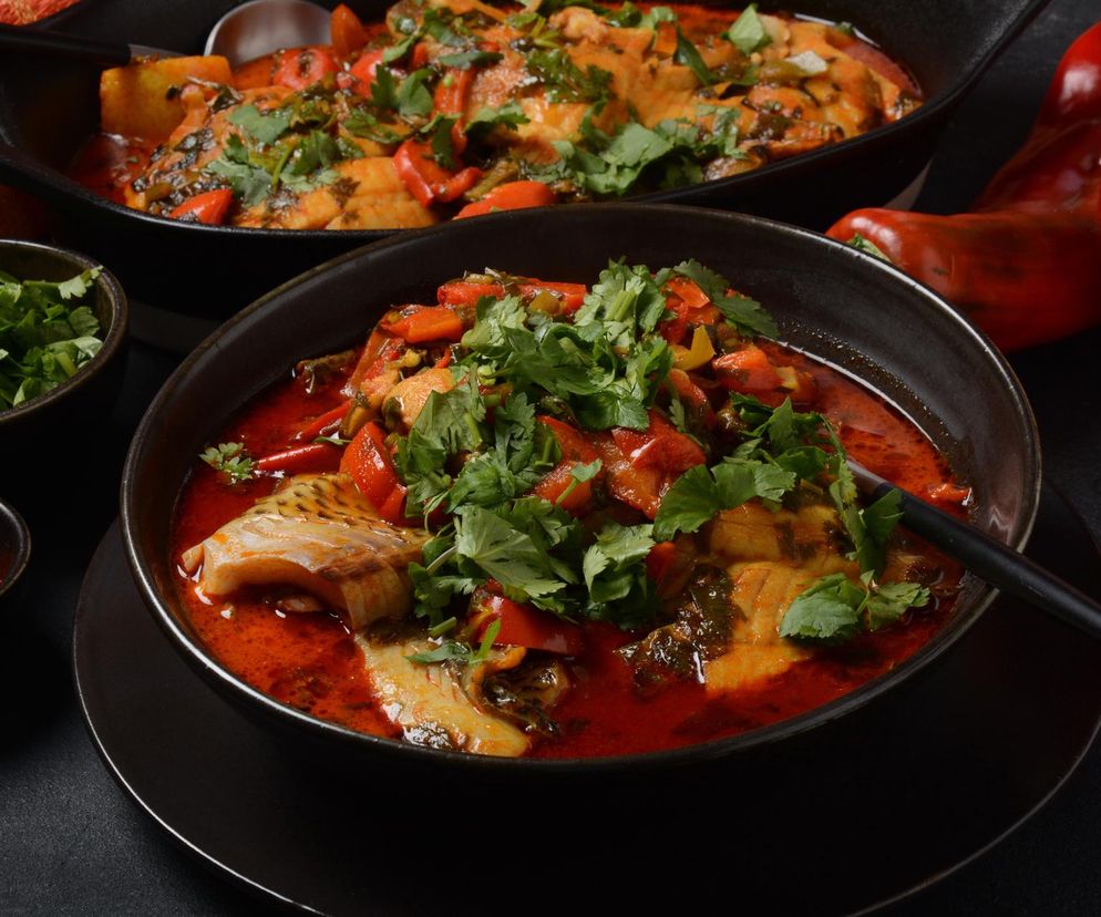 Zapomnij o panierowanej rybie. Ten gulasz zachwyca smakiem i aromatem