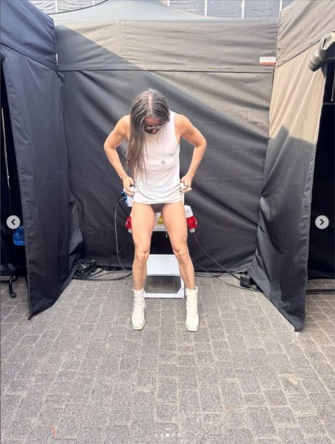 Michał Szpak przyłapany bez spodni za kulisami koncertu. Tego nie pokazali w TV!