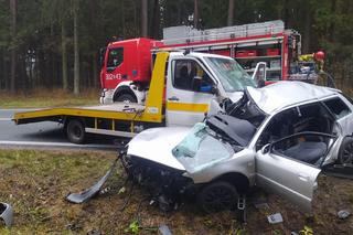 Kierowca i pasażer nie mieli szans na przeżycie. Tragiczny wypadek na trasie Białystok - Augustów