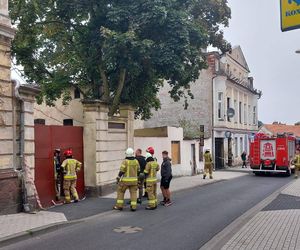 Ściana kamienicy legła w gruzach! Dramatyczna akcja ratunkowa w Wągrowcu