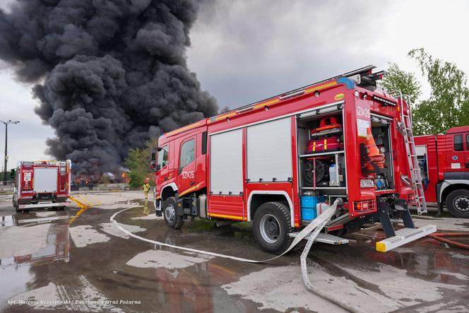 Gigantyczny pożar chemikaliów w Siemianowicach Śląskich. Wdrożono specjalne środki 