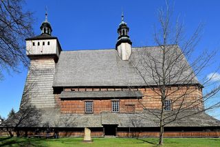 To najstarsza wieś na Podkarpaciu. Znajduje się w niej wyjątkowy zabytek z listy UNESCO