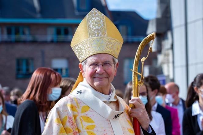 Ingres nowego arcybiskupa Paryża do katedry Notre-Dame