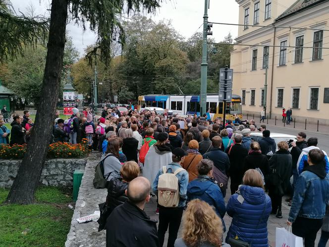 Protest przed krakowską kurią