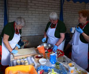 W konkursie na najlepsze pierogi w powiecie Siedleckim w 2025 roku zwyciężył męski zespół KGW „Sami Swoi” z Kotunia! 