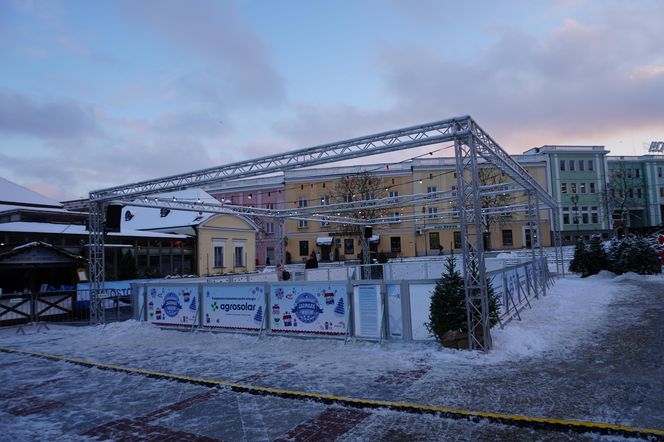 Wielki powrót lodowiska na Rynku Kościuszki. Atrakcji nie było w Białymstoku przez kilkanaście lat