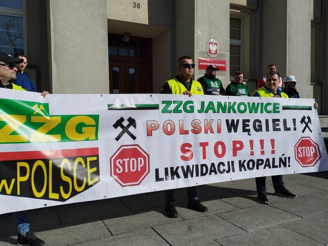 Górnicy protestowali pod ministerstwem przemysłu w Katowicach przeciwko likwidacji KWK Bielszowice