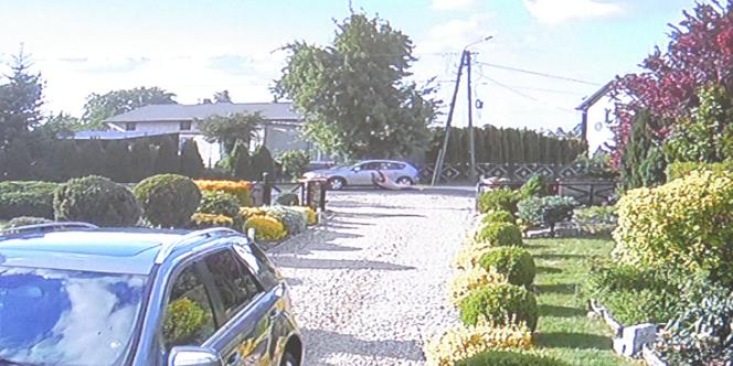 Ciągnął pana Romana za autem przez kilometr! Policja zatrzymała kierowce mazdy