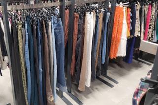 Najlepsze lumpeksy we Wrocławiu 2023/2024. W tych miejscach znajdziesz prawdziwe perełki modowe