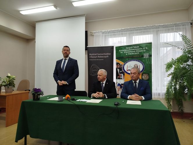 Skorzysta miasto, uczniowie i nauczyciele. Siedlecka „Samochodówka” podpisała umowę patronacką z Politechniką Warszawską