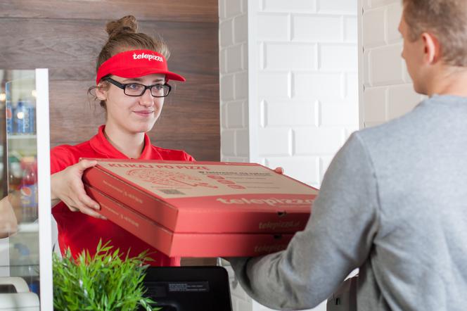 Oryginalny pomysł na prezent na Dzień Kobiet? Postaw na pizzę serce z Telepizzy