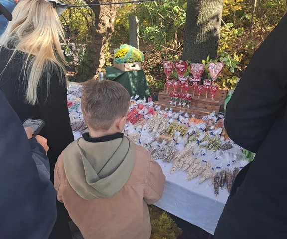 Trupi miodek i obwarzanki. Stoiska jak na odpuście