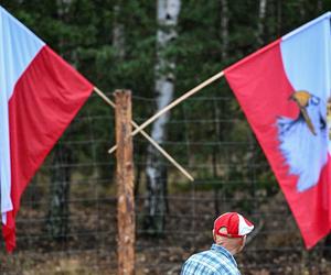 Tłumy z całej Polski na Podkarpaciu. W niedzielę odsłonięto kontrowersyjny pomnik