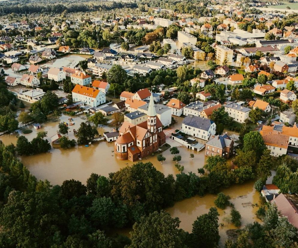 Lewin Brzeski budzi się po tragedii jaką była powódź