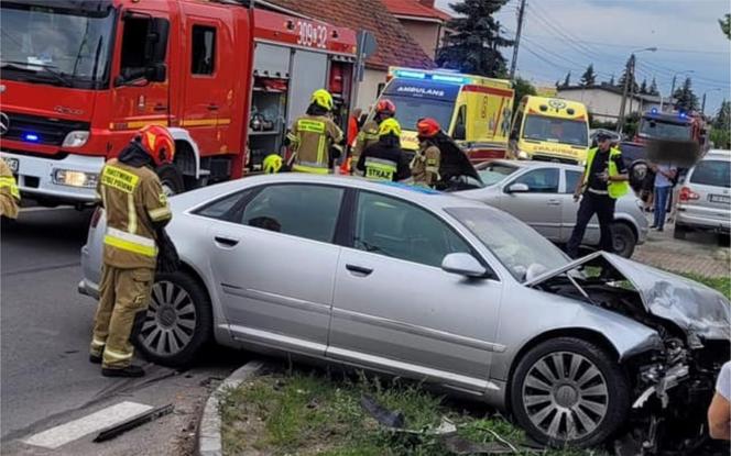 Zderzenie dwóch osobówek w Nowej Wsi Wielkiej! Jedna osoba trafiła do szpitala [ZDJĘCIA]