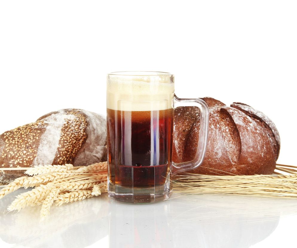 Kwas chlebowy  to sfermentowany napój z chleba, który ma liczne  właściwości zdrowotne . Kwas chlebowy wzmacnia odporność, reguluje trawienie, a nawet sprzyja odchudzaniu.