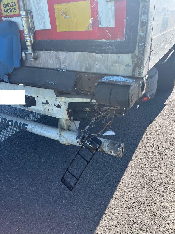 Wypadek na S5 koło Leszna. Zderzyły się bus i samochód ciężarowy