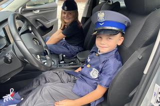 Wyjątkowa wizyta 7-letniego bohatera. Lucjan pojawił się w Komendzie Miejskiej Policji w Toruniu