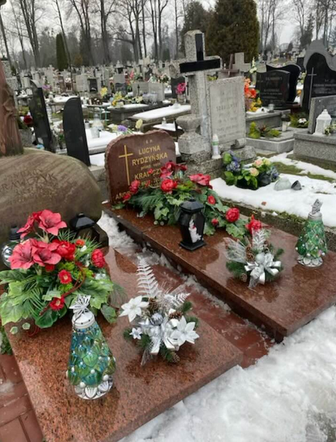 Ewa Krawczyk zadbała o grób męża na święta