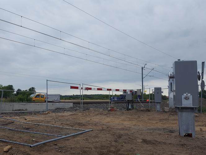 Opóźnia się termin otwarcia przejazdu kolejowego przy ul. Henrykowskiej w Lesznie