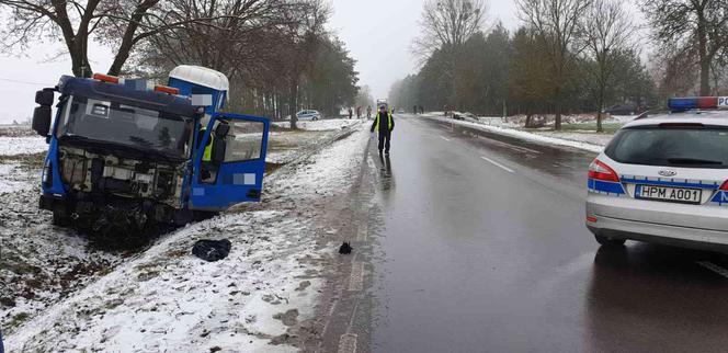 Czechowizna. Volvo zderzyło się czołowo z ciężarówką na DK 65