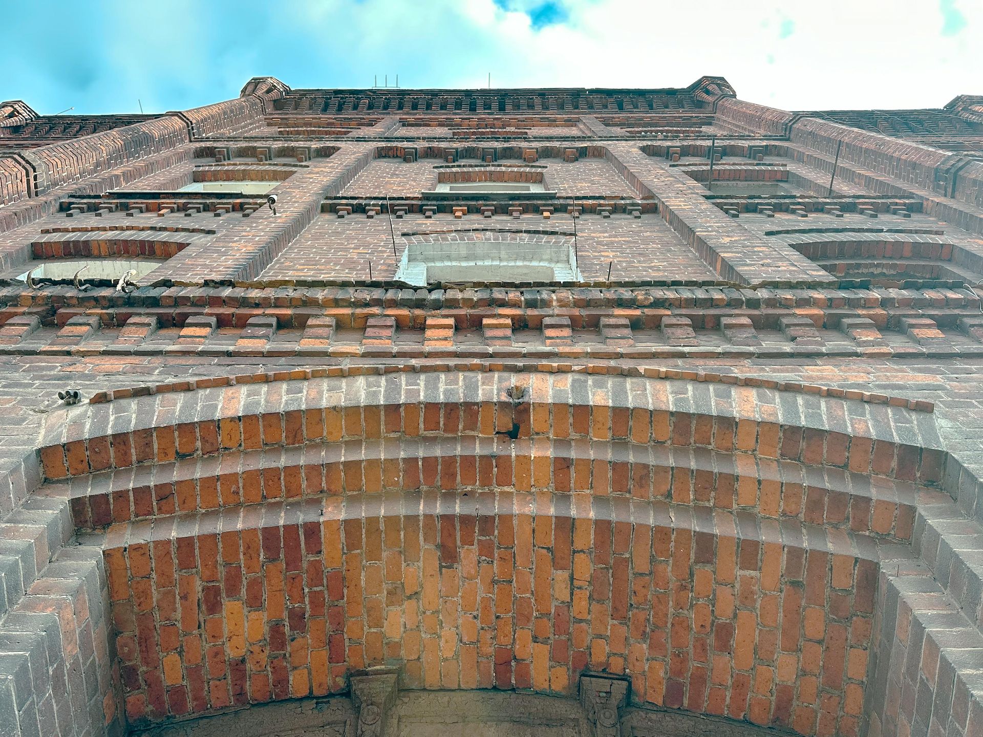 Zabytkowe famuły Izraela Poznańskiego w Łodzi 