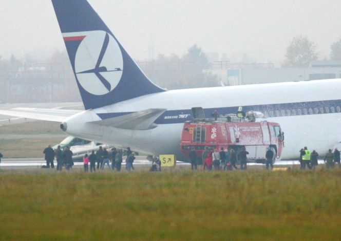 Kapitan Wrona dokonał heroicznego lądowania bez podwozia